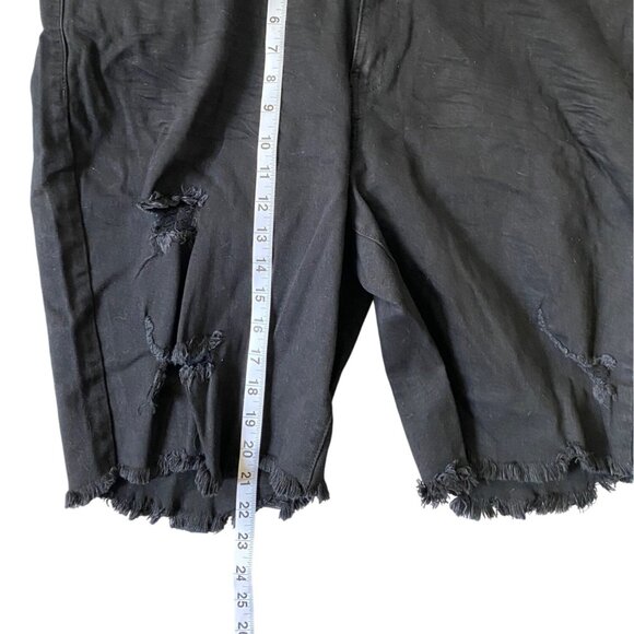 Refuge+ By Charlotte Russe Women’s Black Bermuda Distressed Shorts Size 22 Denim - Picture 10 of 13